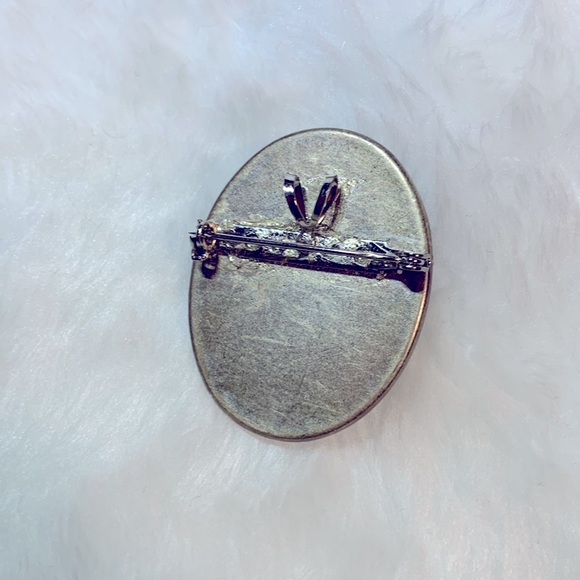 ❄️3/$20❄️ Vintage Flower Cameo Brooch Pendant - Picture 5 of 6